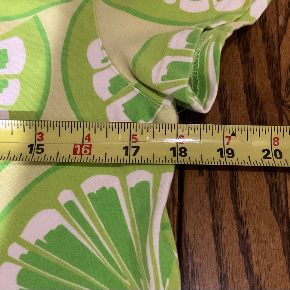 Green lime slices pattern vneck T-shirt - Picture 8 of 8